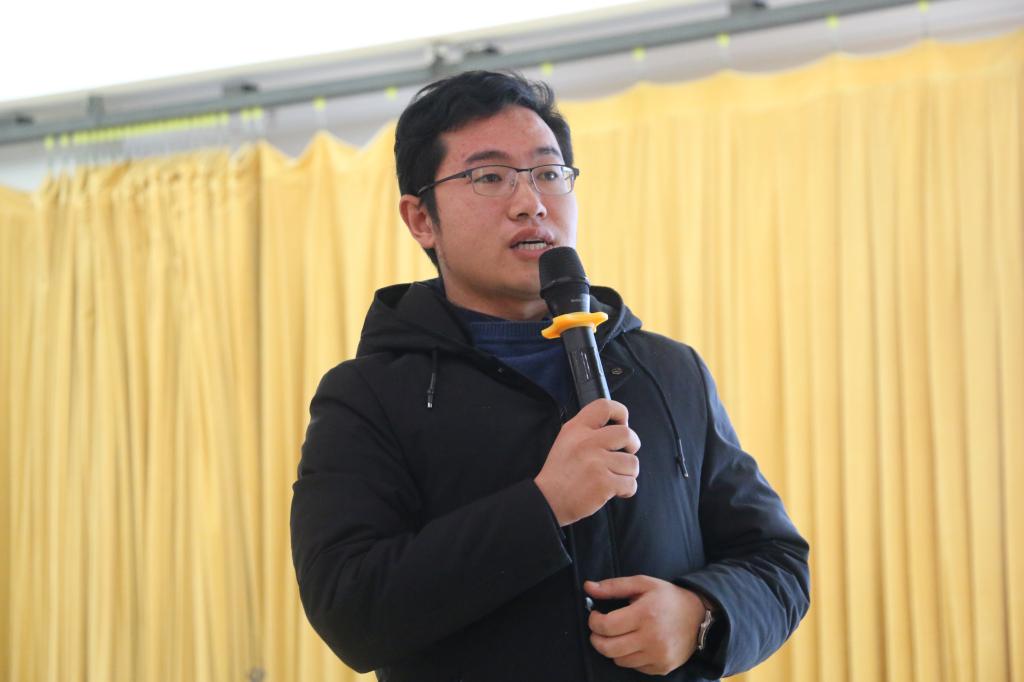 与课题组成员们进行了现场互动